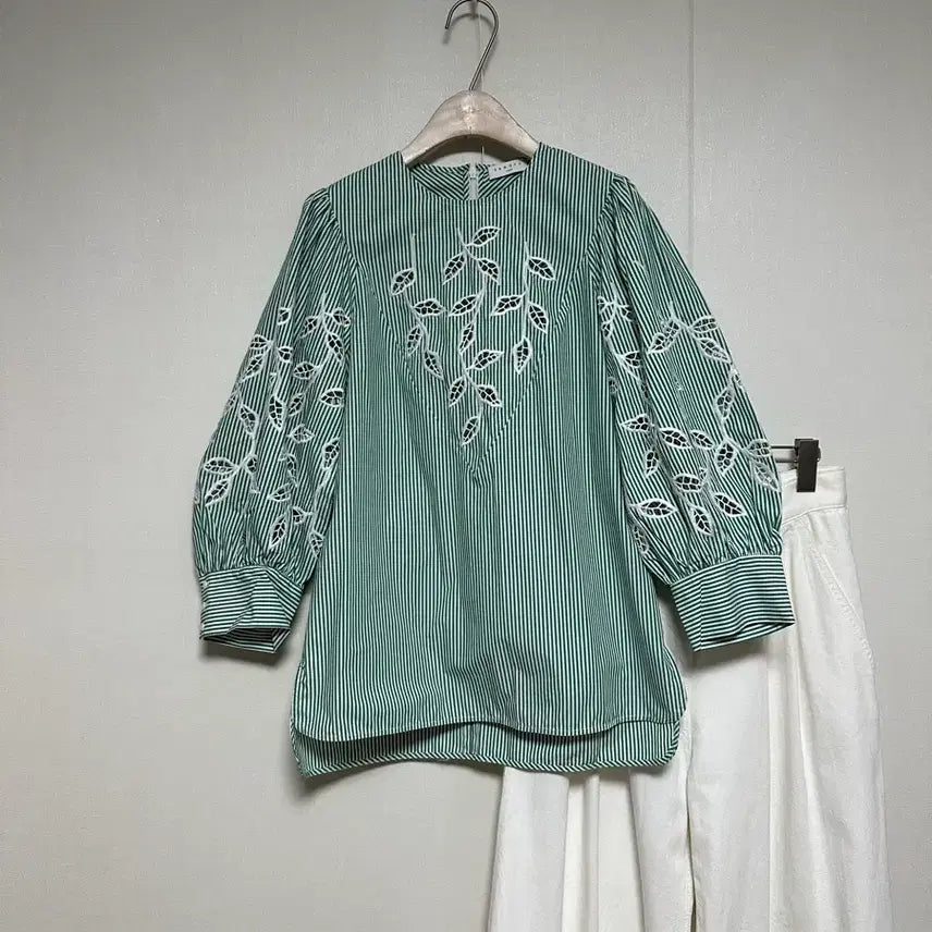 [BUNJANG] Sandro Punching Lace Puff Sleeve Blouse / 산드로 펀칭레이스 퍼프슬리브 블라우스