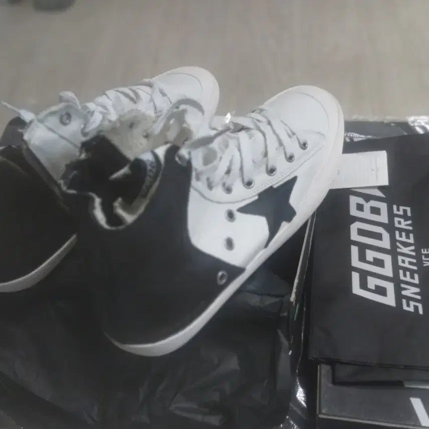 [BUNJANG] Golden Goose Limited Edition Sneakers / 골든구스 리미티드 에디션