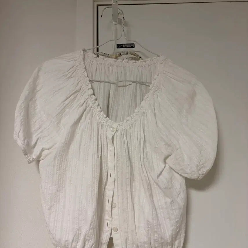 [BUNJANG] Cropped Puff Blouse / 크롭 퍼프 블라우스