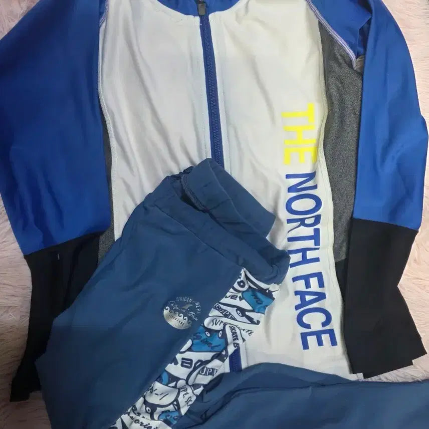 [BUNJANG] The North Face Rash Guard Set (Blue, 140cm) with NEPA Shorts / 140키즈(래쉬가드남자긴팔(노스페이스상.)(하의 네파 )세트.상태좋아요