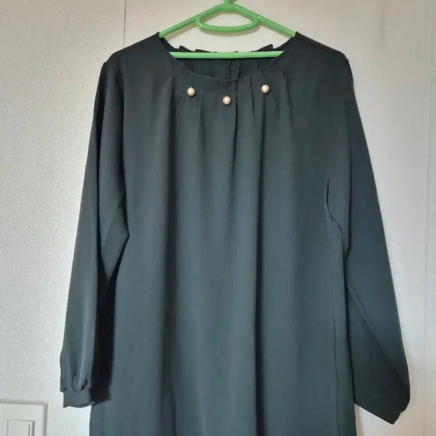 [BUNJANG] Black Pearl Embellished Women's Blouse / 블랙 진주 장식 여성 블라우스