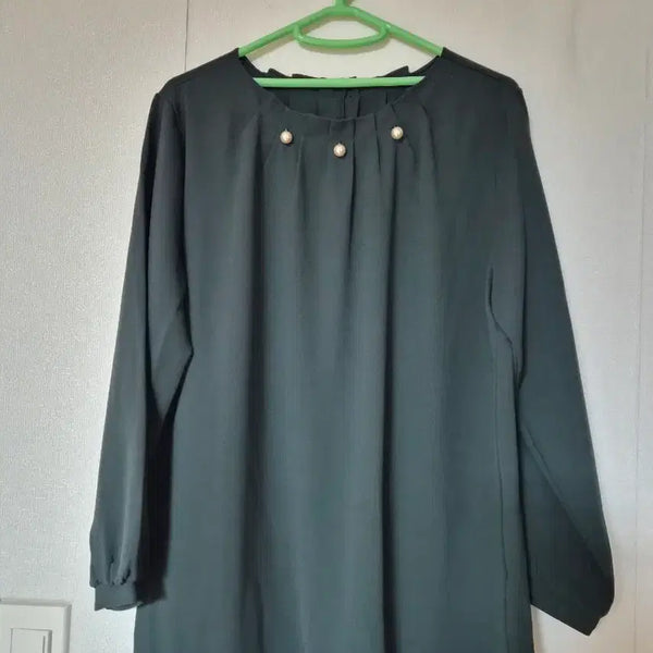 [BUNJANG] Black Pearl Embellished Women's Blouse / 블랙 진주 장식 여성 블라우스