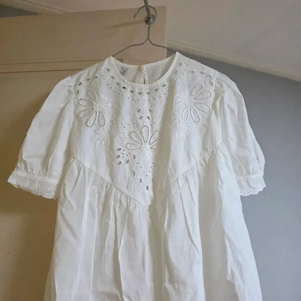 [BUNJANG] White Punching Blouse / 화이트펀칭블라우스