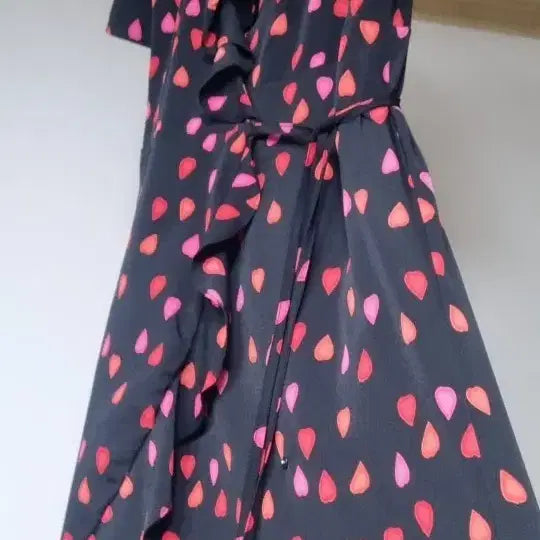 [BUNJANG] Black and Pink Patterned Wrap Dress / 블랙 앤 핑크 패턴 랩 원피스 새옷수준