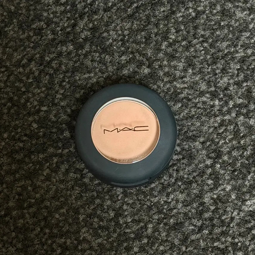[BUNJANG] MAC Powder Kiss Eyeshadow (Might Be) Eyeshadow / 맥 파우더 키스 아이 섀도우 (마이트위디)