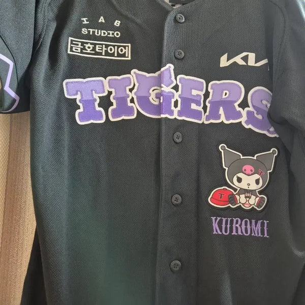 [BUNJANG] Kia Tigers 2025 Kuromi Collaboration Authentic Jersey M (95) / [판매] 기아타이거즈 25년 쿠로미 콜라보 어센틱 유니폼 M(95)