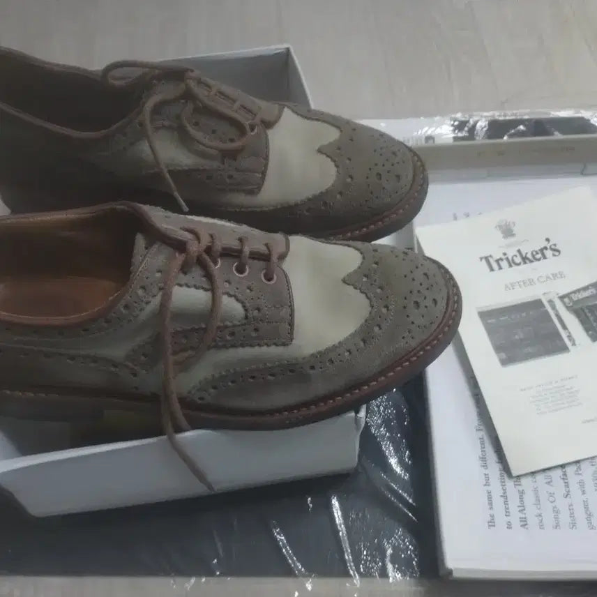 [BUNJANG] Tricker's Wingtip Brogue Shoes Khaki Beige / 트리커즈 윙팁 브로그 슈즈 카키 베이지