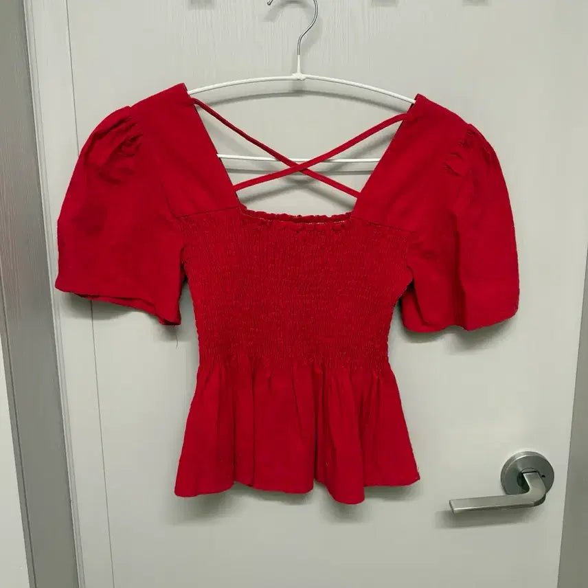 [BUNJANG] Red Smocked Puff Blouse / 빨간색 스모크 퍼프 블라우스