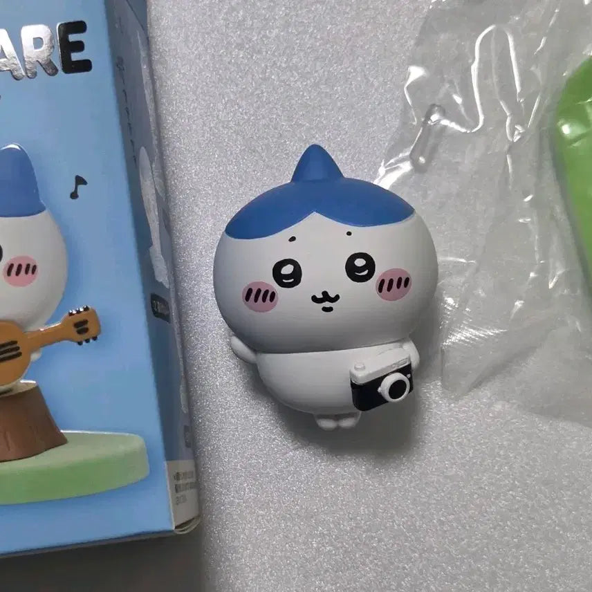 [BUNJANG] Chiikawa Hachiware "Full of Hachi" Figure with Hachi Camera and Horns / 치이카와 하치와레 투성이 다라케 피규어 하치 투성이 하치 카메라 뿔