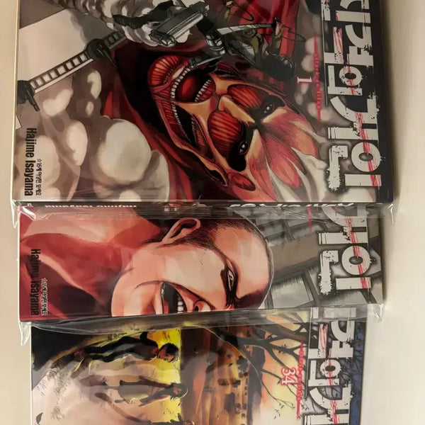 [BUNJANG] Attack on Titan Vol. 1, 2, 34 Set / 진격거 1,2,34권 판매합니다