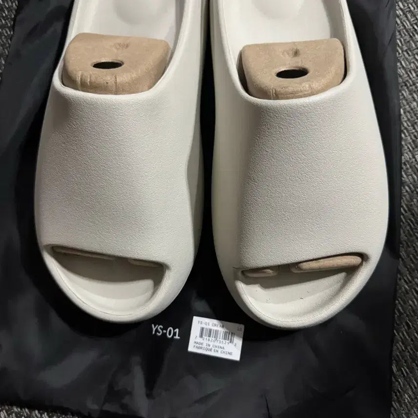 [BUNJANG] Adidas Yeezy Slide Cream US 10 / US10 이지 슬리퍼 크림 새상품 ys-01