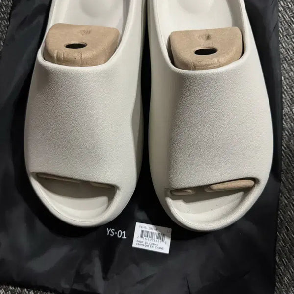 [BUNJANG] Adidas Yeezy Slide Cream US 10 / US10 이지 슬리퍼 크림 새상품 ys-01