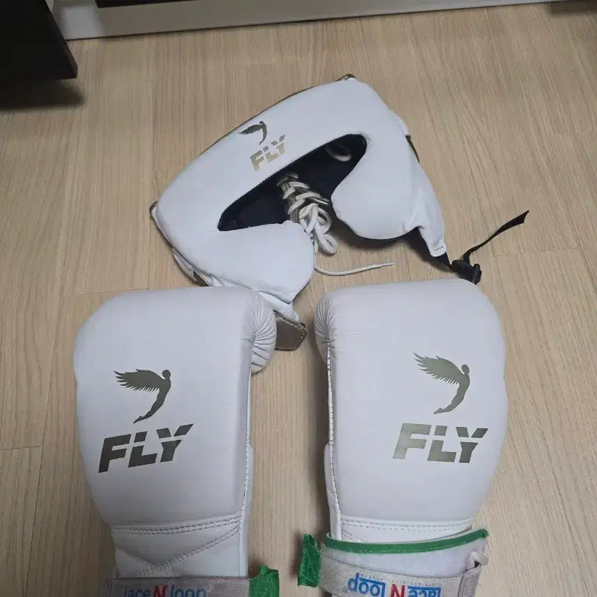 [BUNJANG] Fly Premium Headgear & 14oz Lace Gloves / 플라이 프리미엄 헤드기어, 플라이 프리미엄 14온스 글러브 팝니다