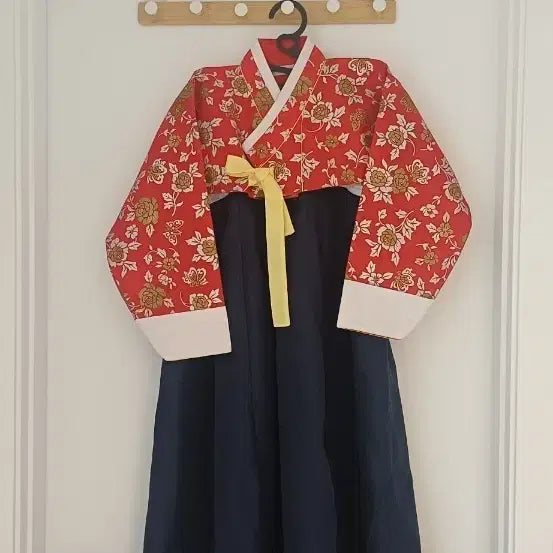 [BUNJANG] Red Floral Jeogori, Navy Dangui, and Skirt Set / 한복 꽃무늬저고리1, 당의1,치마1 구성입니다~