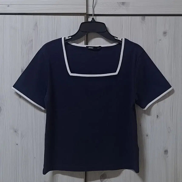 [BUNJANG] Mixxo Square Neck Short Sleeve T-Shirt Navy Semi-Crop Size 55 / 미쏘 스퀘어넥 반팔 티셔츠 55사이즈 네이비 세미크롭