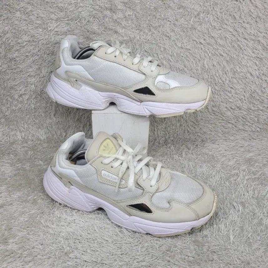 [BUNJANG] Adidas Falcon Sneakers (Used) / 구제짱짱맨 250 아디다스 팔콘 스니커즈