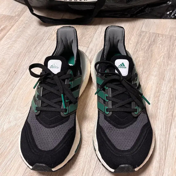 [BUNJANG] Adidas Ultraboost 21 Core Black Screaming Green Running Shoes (260) / 아디다스 울트라부스트 21 코어 블랙 스크리밍 그린 260