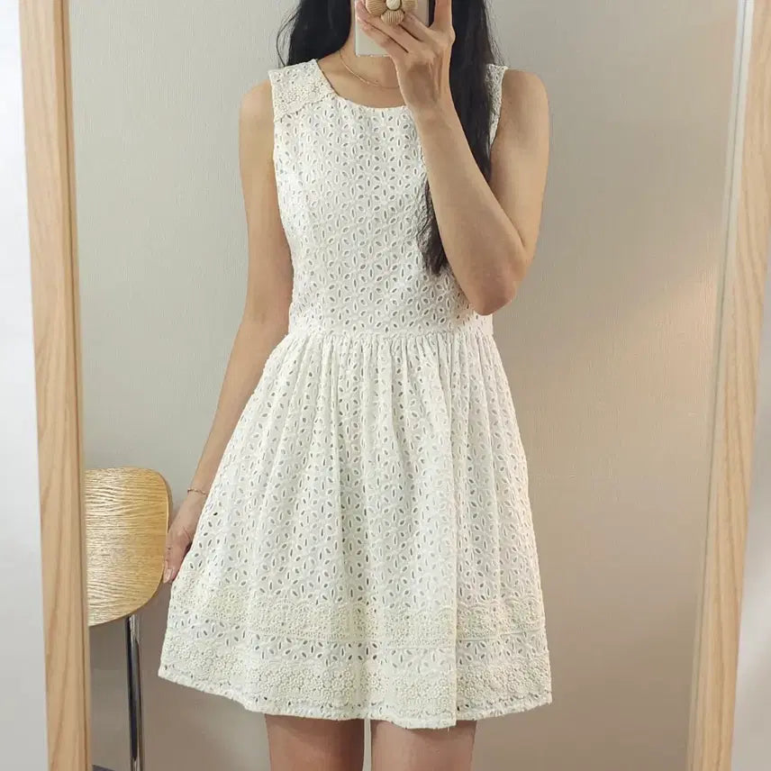 [BUNJANG] Forever 21 Women's Sleeveless Eyelet Lace Mini Dress / (S)포에버21 여성 민소매 원피스 아일렛 펀칭 레이스 W4253