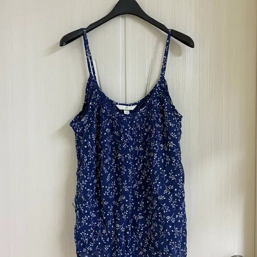 [BUNJANG] H&M Navy Floral Camisole (Size S) / H&M 네이비 플라워 나시 S