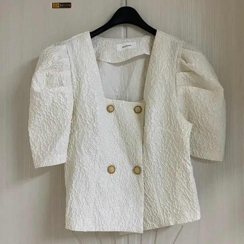 [BUNJANG] White Puff Jacquard Blouse / 화이트 퍼프 자카드 블라우스 F