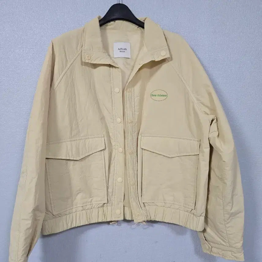 [BUNJANG] A FLAN Cropped Spring/Fall Jacket Size 77 / A FLAN 크롭 간절기 잠바 77