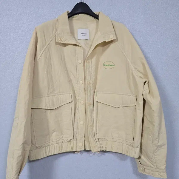 [BUNJANG] A FLAN Cropped Spring/Fall Jacket Size 77 / A FLAN 크롭 간절기 잠바 77
