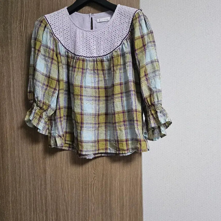 [BUNJANG] It Michaa Linen Check Blouse with Lace Detail / 잇미샤 린넨 블라우스