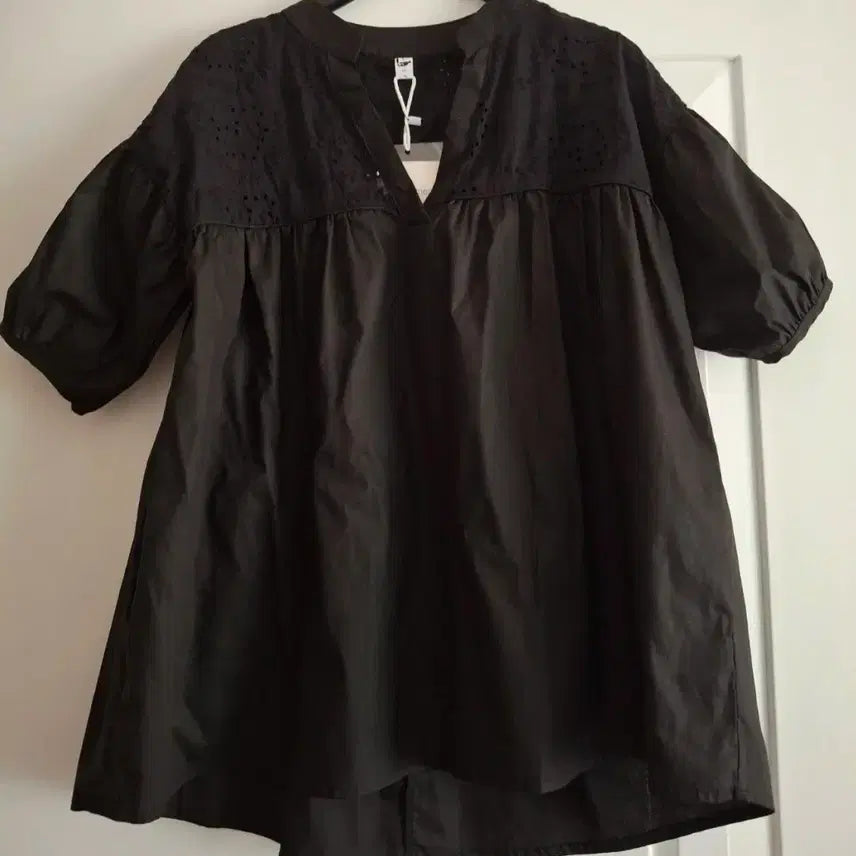 [BUNJANG] 3 Fat Men Fashion Black Punching Blouse / 3 fat men Fashion 블라우스