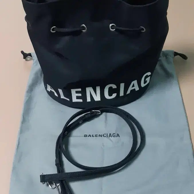 [BUNJANG] Balenciaga Wheel Bucket Bag XS / 발렌시아가 가방 휠 버킷백 XS (정품)