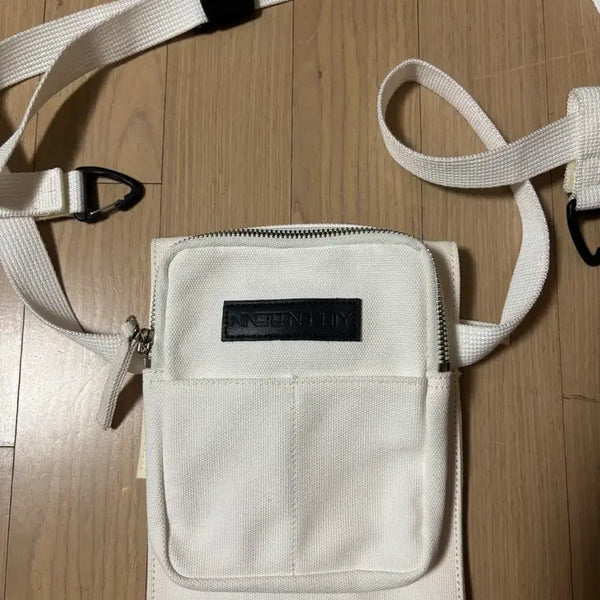 [BUNJANG] NTET Challenge Bag White Crossbody Bag / NTET 챌린지백 화이트 크로스백
