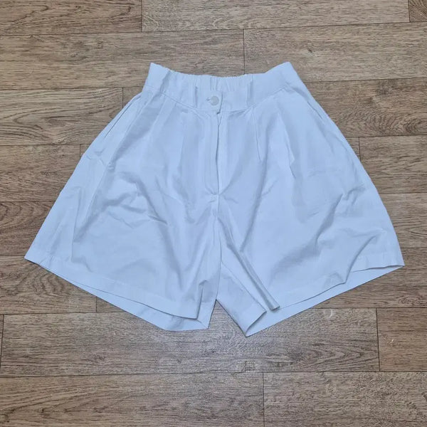 [BUNJANG] White Pintuck Shorts / 시원한 화이트 핀턱 숏팬츠