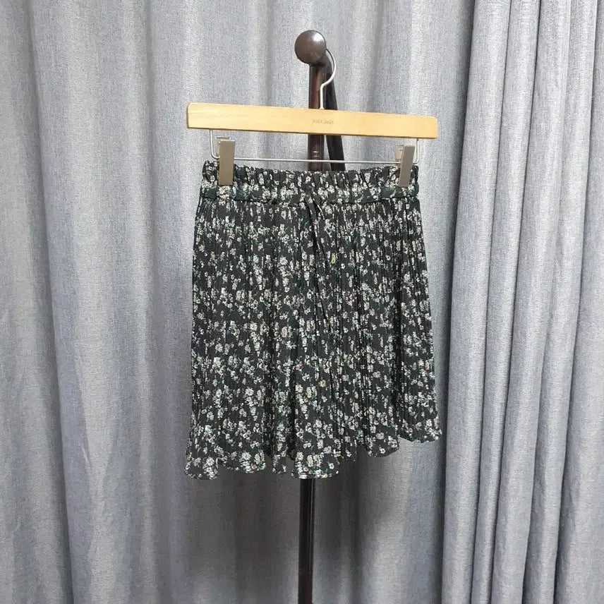 [BUNJANG] Janflower Banding Shorts / 잔플라워 밴딩 반바지