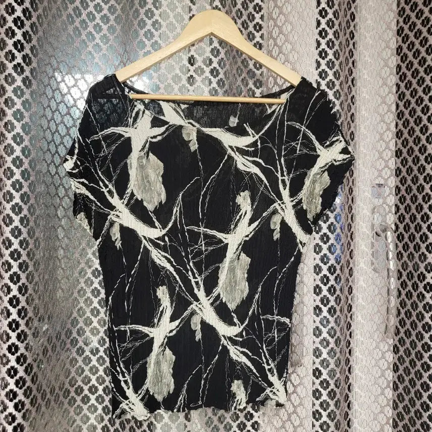 [BUNJANG] Pleated Floral Pattern Blouse / 플리츠블라우스