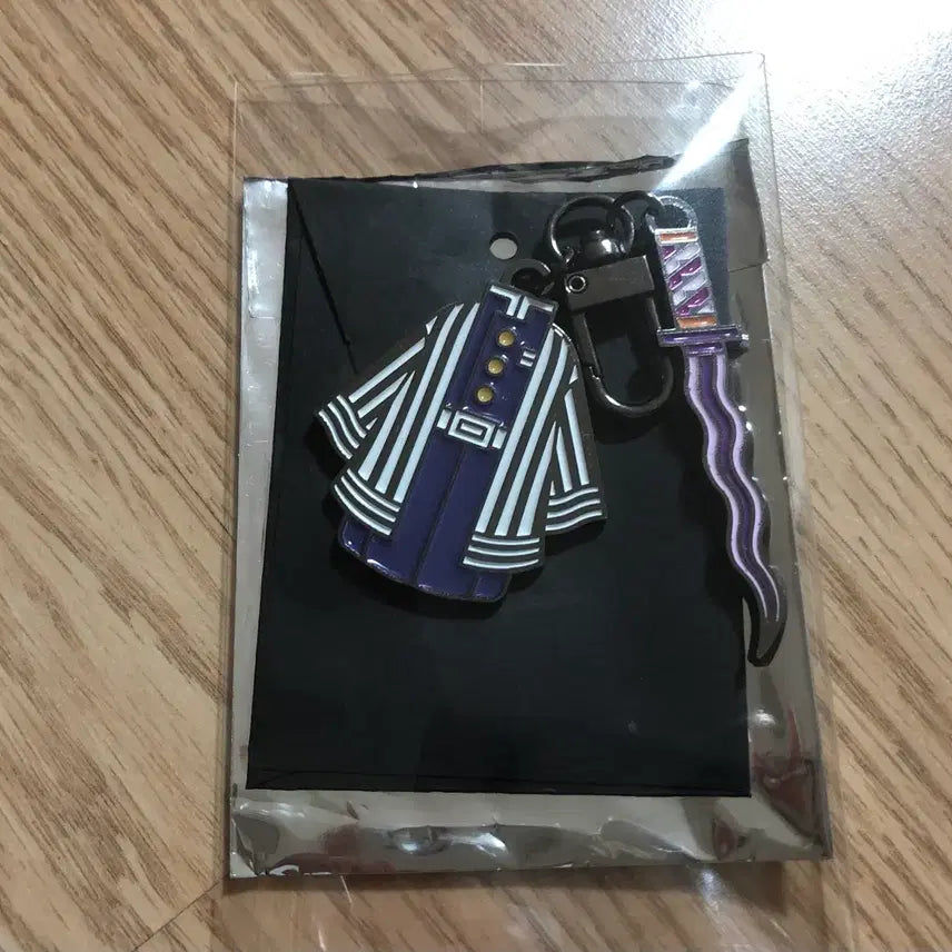 [BUNJANG] Demon Slayer Obanai Iguro Nichirin Sword Keychain / 귀멸의칼날 귀칼팝업 이구로 오바나이 일륜도키링 판매