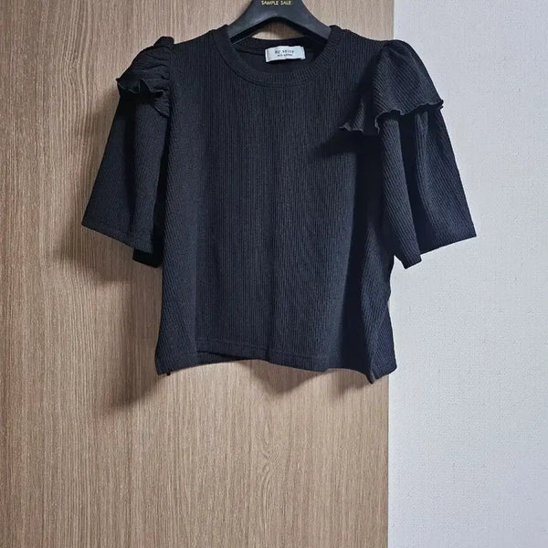[BUNJANG] Bicini Frill T-shirt Black / 바이씨니 프릴 티셔츠 블랙