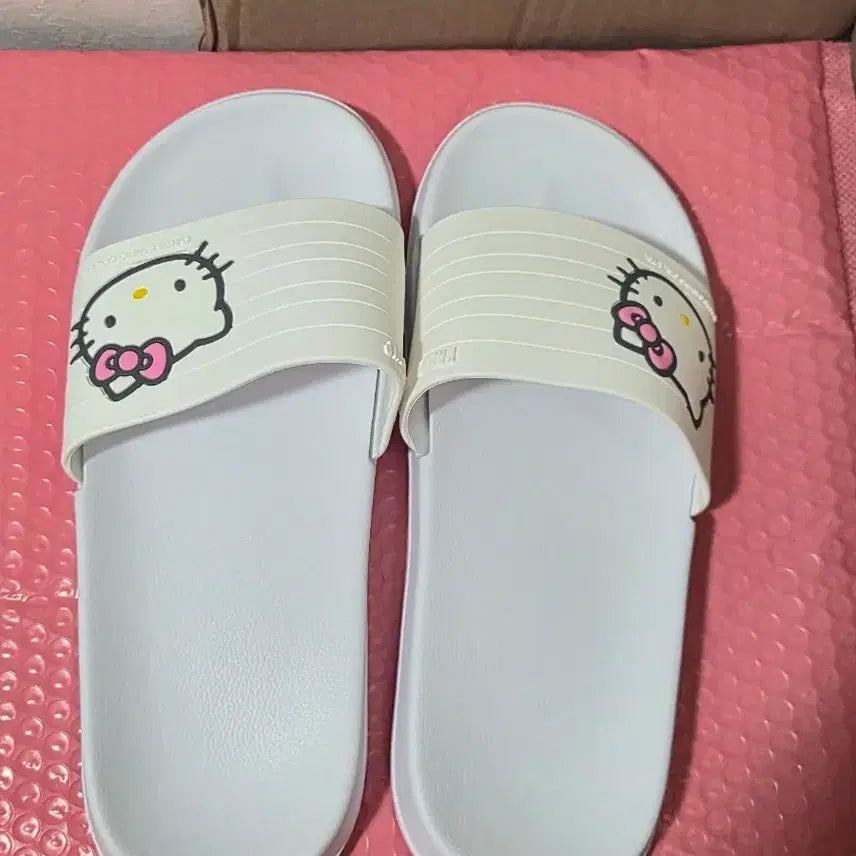 [BUNJANG] Hello Kitty White Slippers (240 Size) / 새상품 헬로키티 슬리퍼 화이트 240