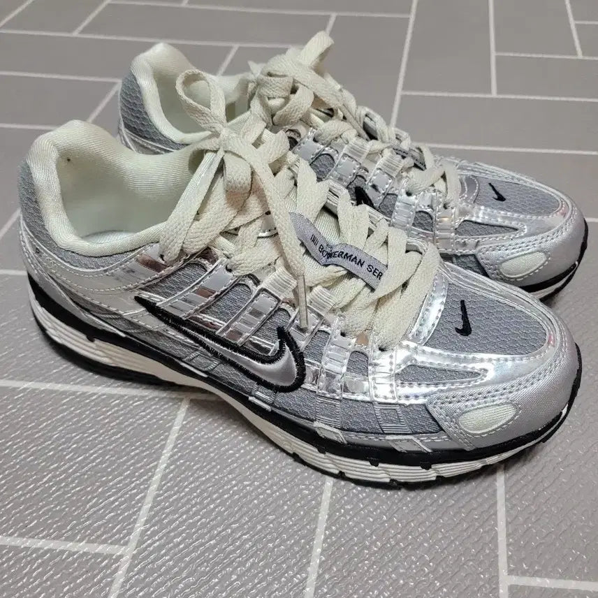 [BUNJANG] Nike P-6000 Metallic Silver Sneakers (Worn Twice) / 2회착) 나이키 P-6000 메탈릭 실버 230