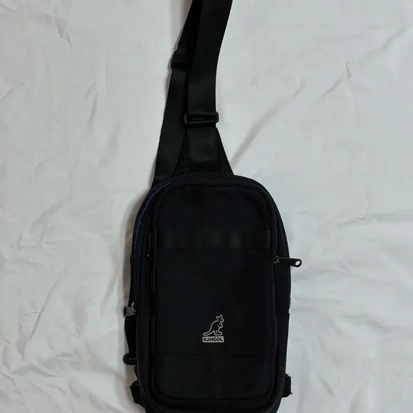 [BUNJANG] Kangol Black Sling Bag / 캉골 블랙 슬링백