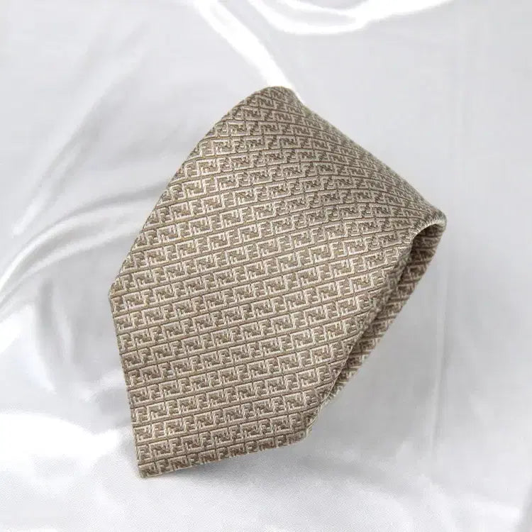 [BUNJANG] Fendi 8.7cm Grade A FF Logo Luxury Necktie / 펜디 8.7cm A등급 FF로고 명품넥타이