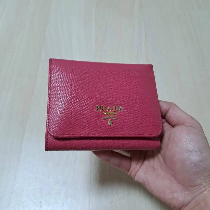 [BUNJANG] Prada Saffiano Metal Logo Bifold Wallet Pink / [100%/정품] 프라다 사피아노 메탈로고 반지갑 핑크