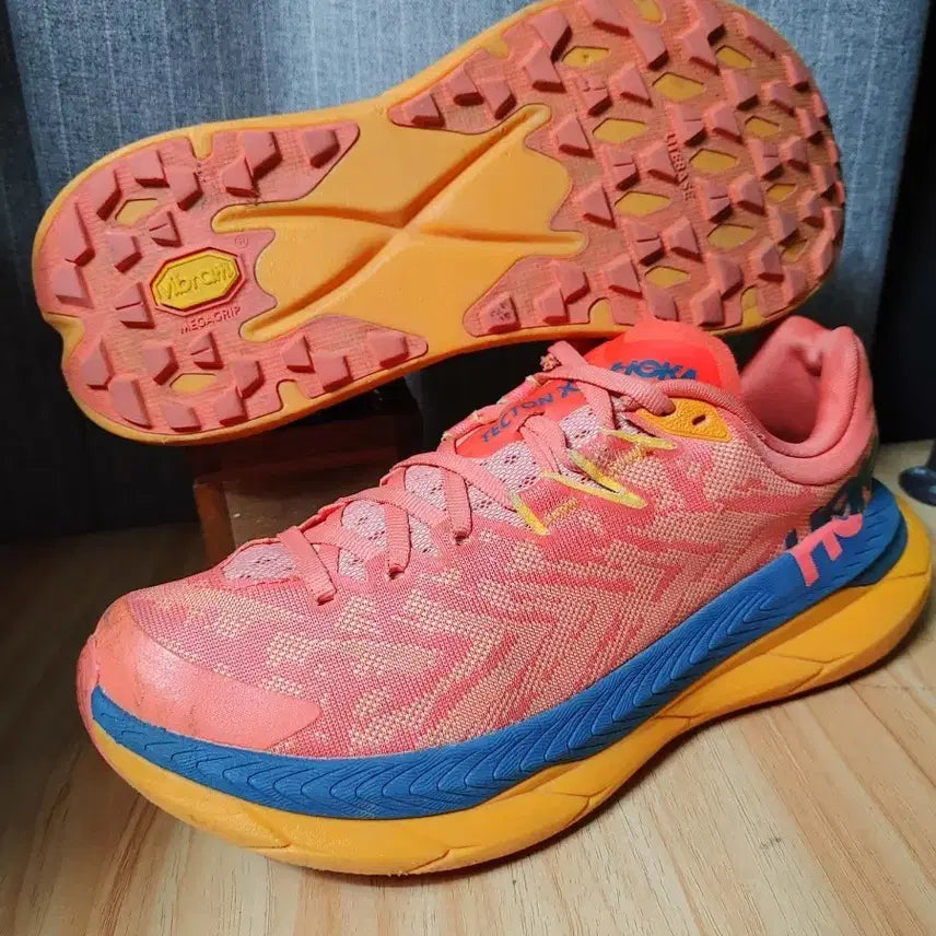 [BUNJANG] Hoka Tecton X (Size 245) / 호카오네오네 텍톤X(사이즈245)