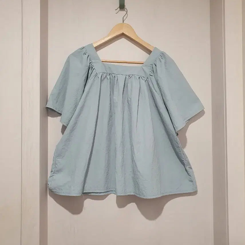 [BUNJANG] FOCUS Square Neck Puff Sleeve Blouse / FOCUS. 스퀘어넥 디자인에 퍼프