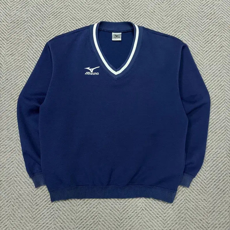 [BUNJANG] Mizuno V-Neck Sweatshirt V4895 / 미즈노 브이넥 맨투맨 v4895