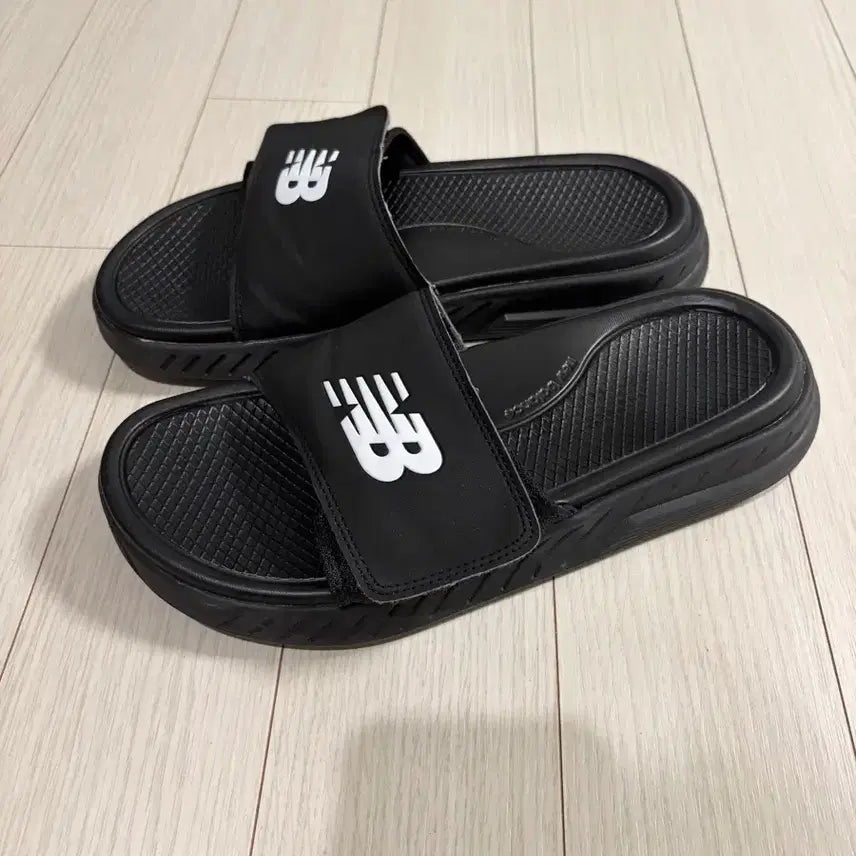 [BUNJANG] New Balance Cushioning Sandals (US 9 / Like New) / 뉴발란스 쿠셔닝 슬리퍼 (270/새것같은상태)