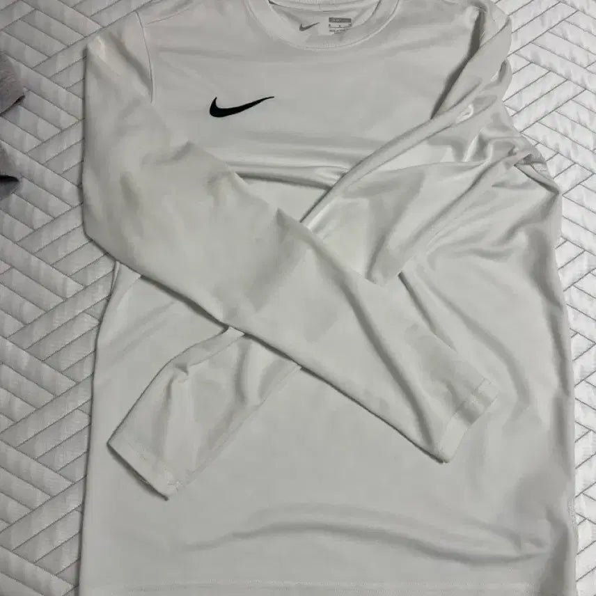 [BUNJANG] Nike Long-Sleeve T-Shirt White / 나이키 긴팔 티셔츠 화이트
