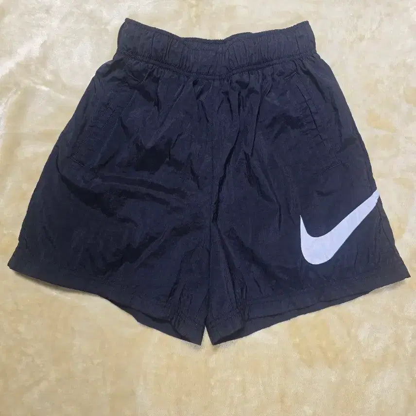 [BUNJANG] Nike Swoosh Woven Shorts Black / 나이키 스우시 여성 반바지 블랙