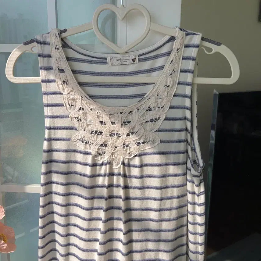 [BUNJANG] EARTH MUSIC & ECOLOGY Striped Lace Sleeveless Dress / EARTH MUSIC 얼스뮤직 다람쥐텍 스트라이프 레이스 민소매 원피스