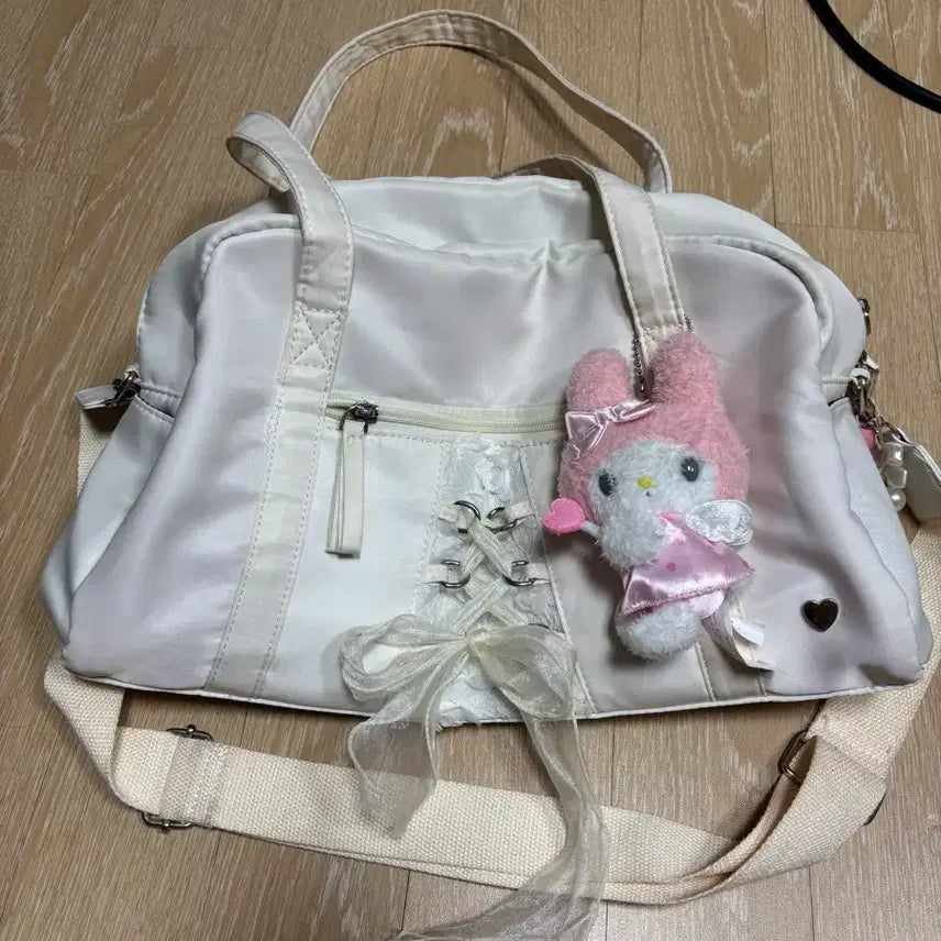 [BUNJANG] White Shoulder Bag with My Melody Doll Charm / 가방