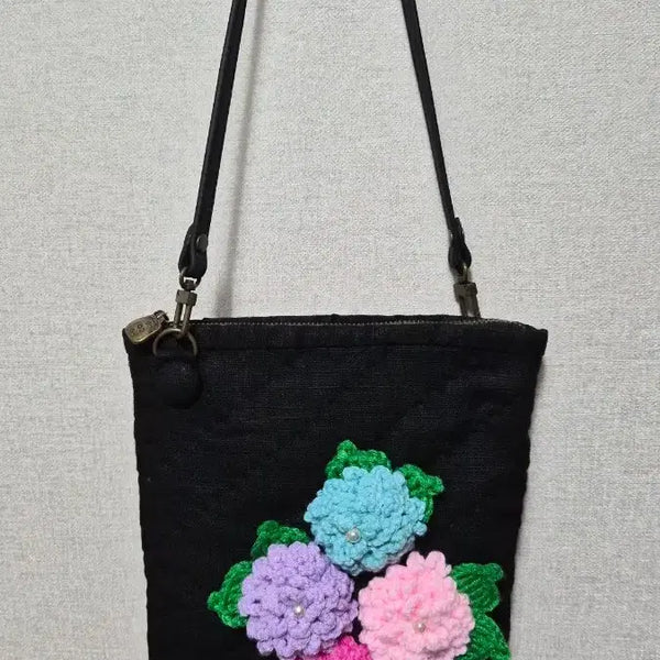 [BUNJANG] Black Floral Embroidered Shoulder Bag / 검정색 꽃 자수 숄더백