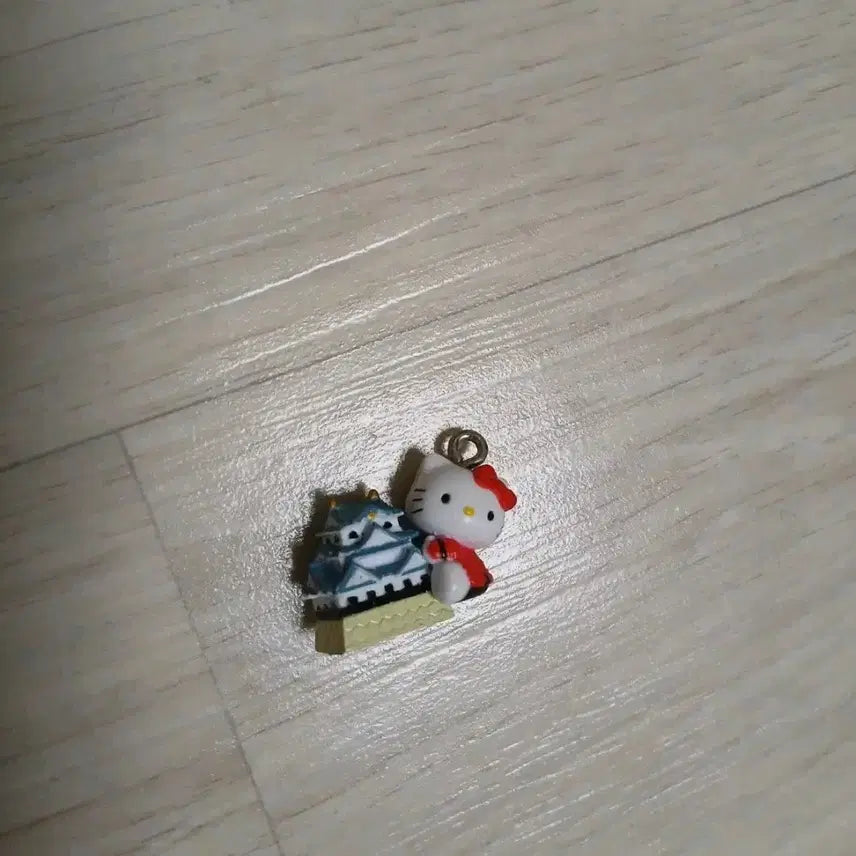 [BUNJANG] Sanrio Hello Kitty Osaka Castle Gachapon Figure Strap / 고전 키티스트랩 오사카성 키티 가챠 피규어 킽스